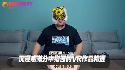 炮机大黑牛伺候小少妇蒙上眼睛自慰 ，穿上开档黑丝口交 ，翘起极品美臀对着镜头 ，扶腰后入操的直叫受不了。